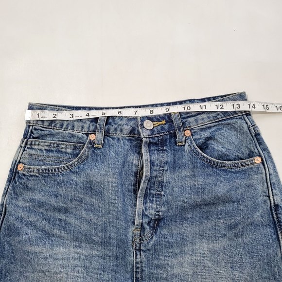 We The Free People Jean Skirt Size 25 Blue Denim Mini  Raw Hem Button Fly - Picture 5 of 7